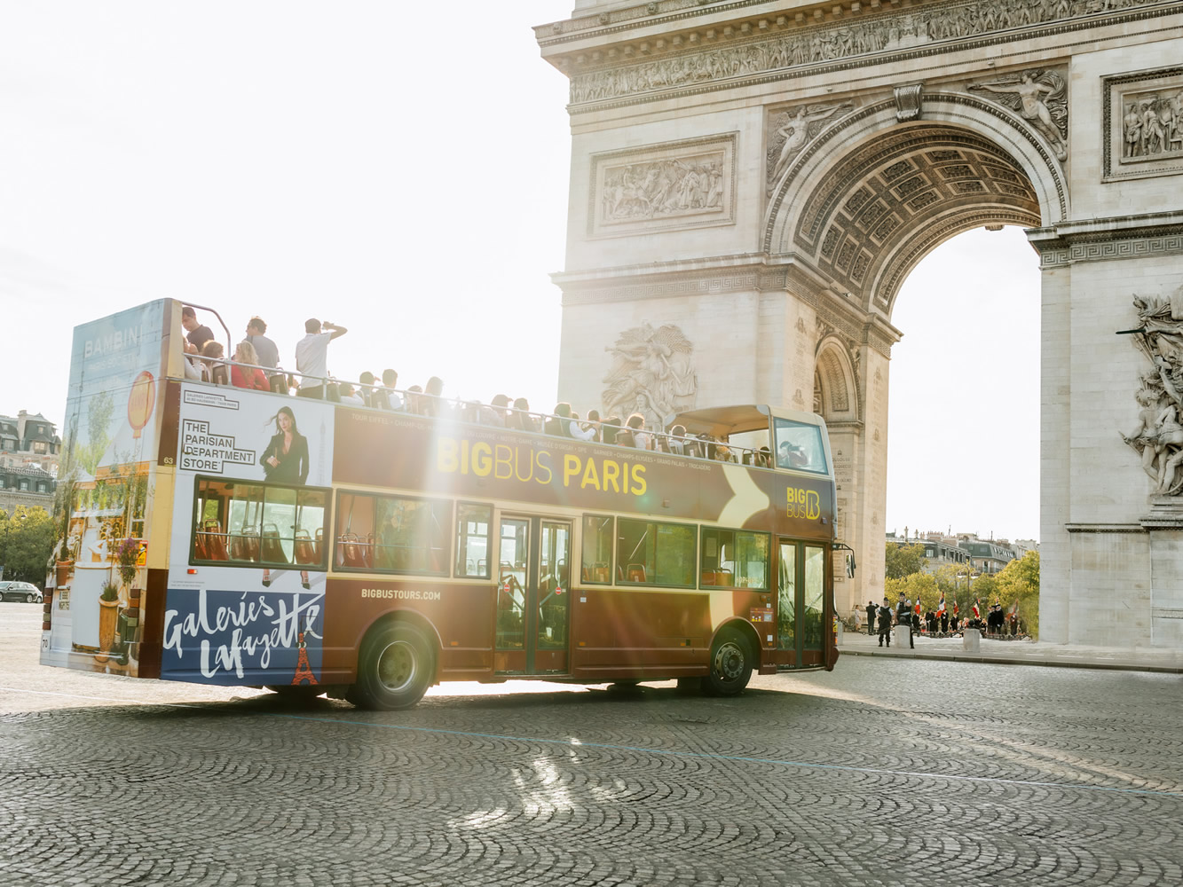 Hop on hop off bus Paris route