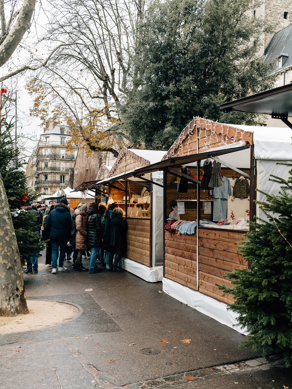 Christmas markets Paris dates