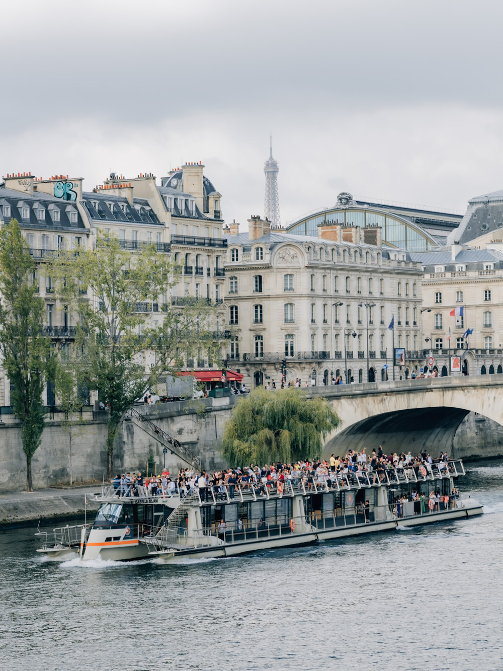 Seine boat tour in Paris