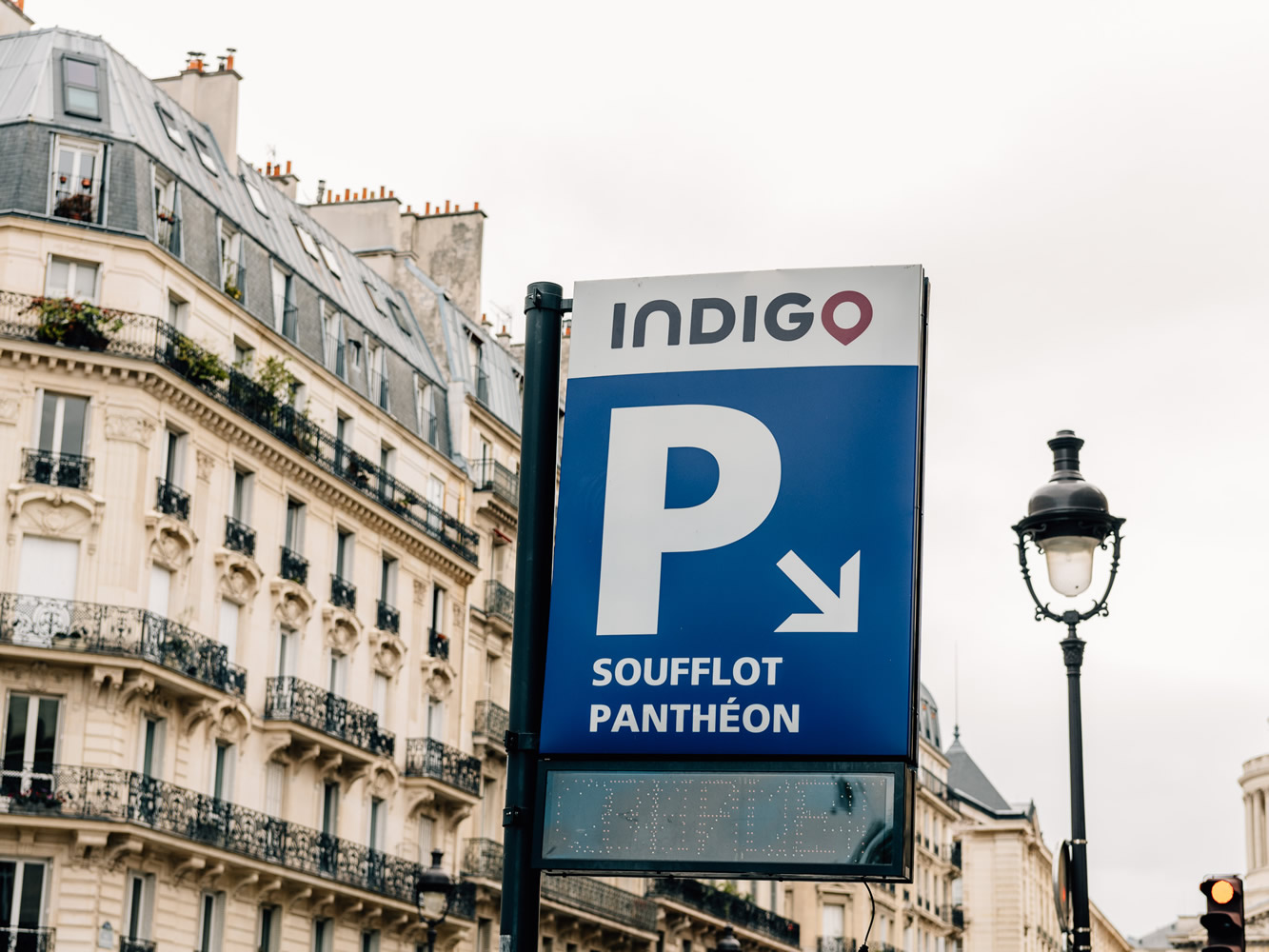 Free car parking in Paris
