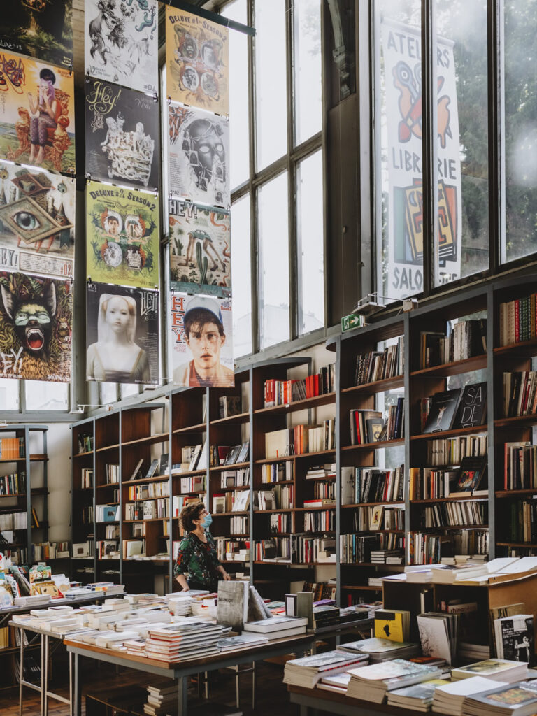 8x Best bookstores in Paris oldest (English) This is Paris