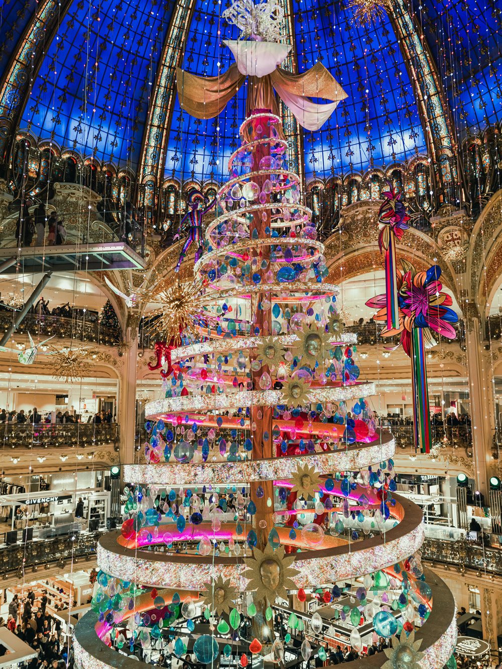 Best Christmas decorations in Paris